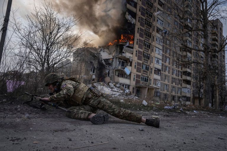 Η Ουκρανία εκκενώνει την Avdiivka