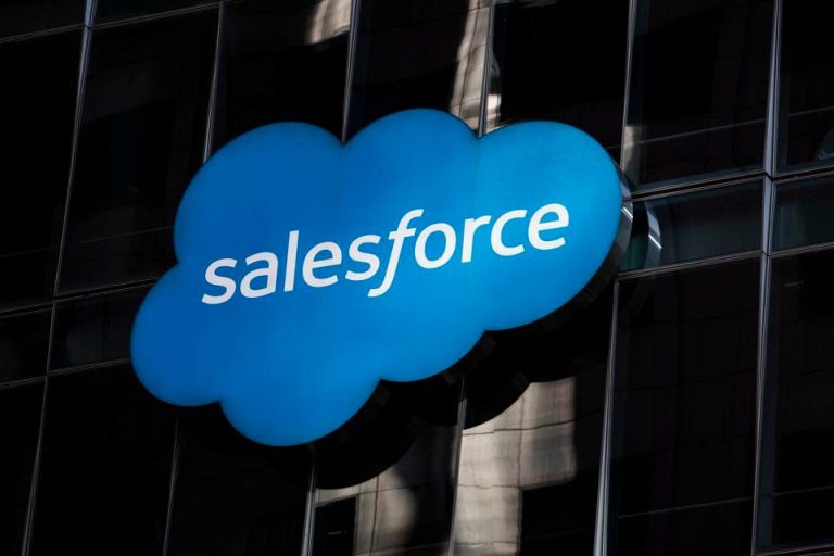 Εκτοξεύθηκε η Salesforce. Ο γίγαντας του επιχειρηματικού λογισμικού βασίστηκε στο cloud με ισχυρή πρόβλεψη πωλήσεων