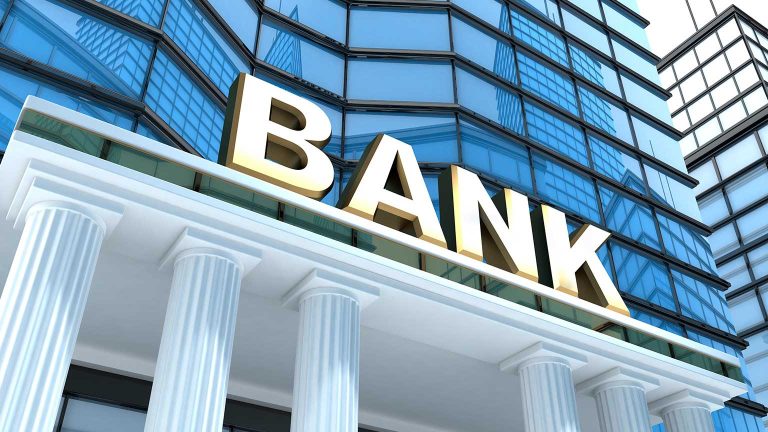 Οι τράπεζες κυριαρχούν στα πρωτοσέλιδα για τις αγορές λόγω και της ακρόασης για τις πτωχεύσεις από την Επιτροπή Τραπεζών της Γερουσίας