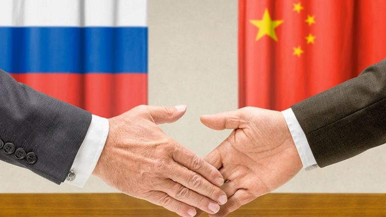 Κίνα: Στόχος η ενίσχυση της στρατηγικής συνεργασίας με τη Ρωσία
