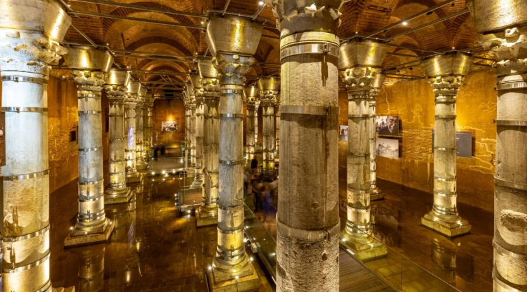 Η Βασιλική Κινστέρνα της Κωνσταντινούπολης ένα υπόγειο θαύμα της αρχιτεκτονικής