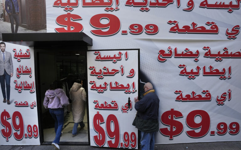 Ο Λίβανος καταρρέει εν μέσω δολαριοποίησης
