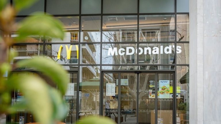H McDonald’s δυσκολεύεται να βρει προσωπικό για τα εστιατόριά της στην Ελλάδα
