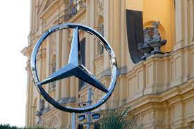 Το Κουβέιτ πουλά το ένα τέταρτο των μετοχών του στη Mercedes
