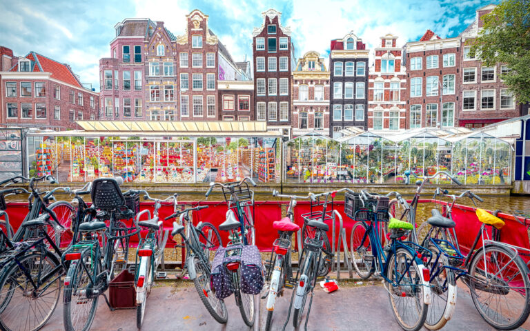 80.000 ποδήλατα τον χρόνο “κάνουν φτερά” στο Αμστερνταμ