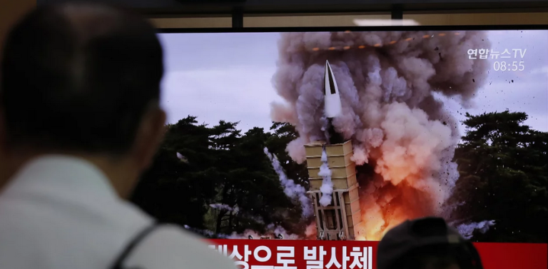Η Βόρεια Κορέα εκτόξευσε δεύτερο βαλλιστικό πύραυλο μέσα σε 48 ώρες