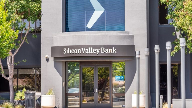 H Silicon Valley Bank φέρνει πιο  γρήγορα  το τέλος  της ανόδου των επιτοκίων