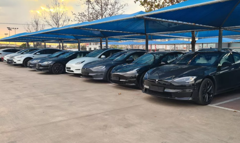 Ανεβαίνουν συνεχώς οι πωλήσεις των ηλεκτροκίνητων αυτοκινήτων Tesla στην Ελλάδα