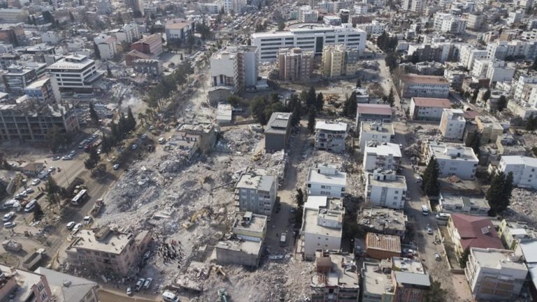 Στα 104 δισ. δολάρια ανέρχεται το ύψος των ζημιών που προκάλεσαν οι δύο καταστροφικοί σεισμοί στην Τουρκία