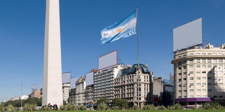 Αργεντινή: Στάσιμη η οικονομία και αύξηση κατά 100% του πληθωρισμού
