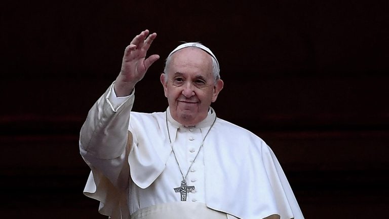 Ο Πάπας Φραγκίσκος δίνει δικαίωμα ψήφου σε γυναίκες στη σύνοδο