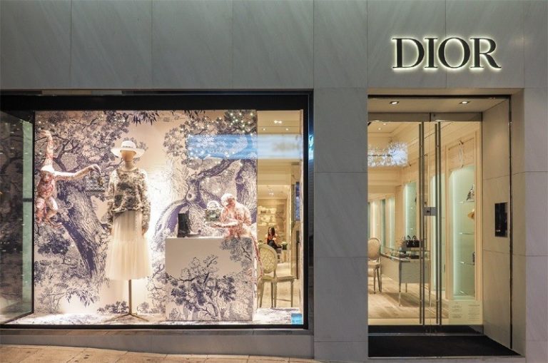 Ο οίκος Dior γιορτάζει τα εβδομήντα επτά χρόνια από την ίδρυσή του