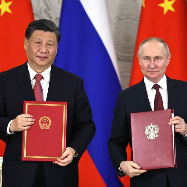 Η Ρωσία σε συντονισμό με τη Κίνα «βλέπει» το μέλλον της παγκόσμιας ανάπτυξης προς Ανατολάς