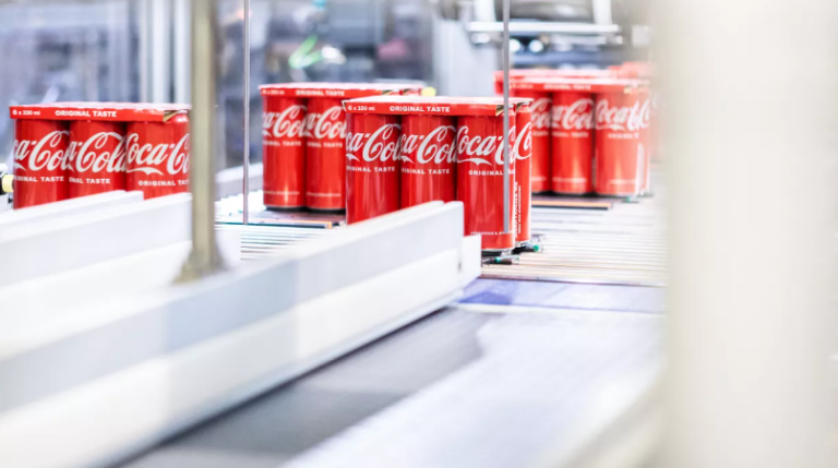 Ξεπέρασε τις προσδοκίες η εταιρεία Coca-Cola με καθαρά κέρδη πρώτου τριμήνου 3,11 δισ. δολάρια