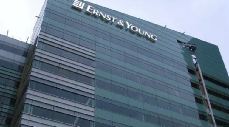 Η ελεγκτική εταιρεία Ernst & Young αποκλείεται από τη γερμανική αγορά για δύο χρόνια μετά το σκάνδαλο της Wirecard