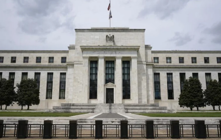 Η Ομοσπονδιακή Τράπεζα των ΗΠΑ θεωρεί πιθανή μια ήπια ύφεση