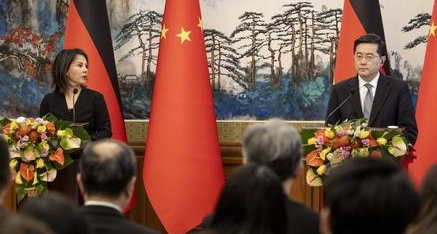 Τα δύο βασικά αιτήματα που εξέφρασε η Γερμανίδα υπουργός Εξωτερικών Αναλένα Μπέρμποκ στον Κινέζο ομόλογό της Τσιν Γκανγκ