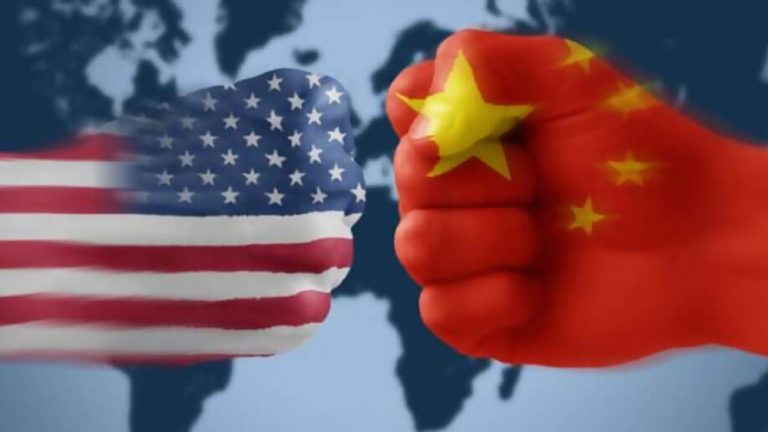 Παρά τους τιμωρητικούς δασμούς που έχουν επιβάλει οι ΗΠΑ στην Κίνα, η οικονομική αποδέσμευση των δύο χωρών δεν υφίσταται