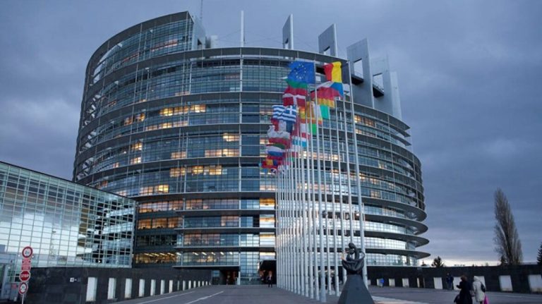 «Qatar-gate»: Το Ευρωπαϊκό Κοινοβούλιο απαγορεύει τη δραστηριότητα lobbying σε πρώην Ευρωβουλευτές