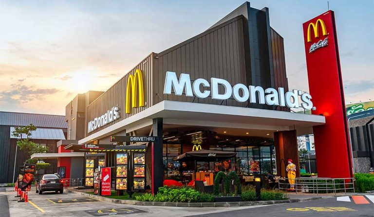 Λευκορωσία: Τα McDonald’s μετονομάζονται σε Mak.by