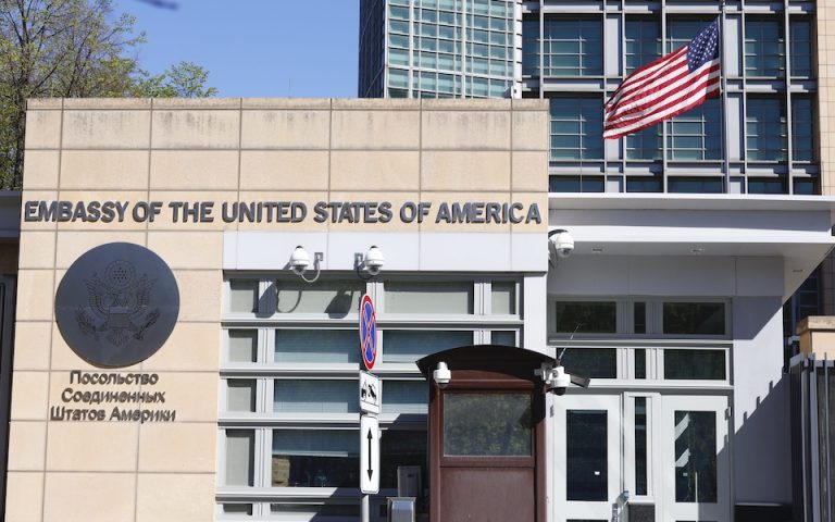 ΗΠΑ: Επιμένουν στη κανονική λειτουργία της πρεσβείας τους στη Ρωσία  και στον έλεγχο Αμερικανικών εταιριών