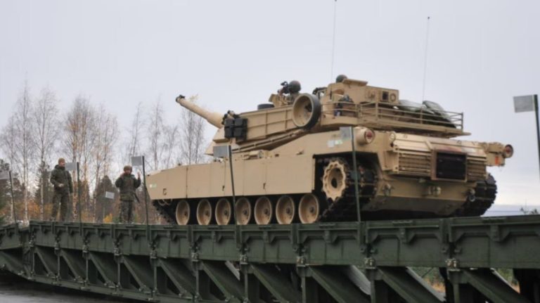 Αμερικανικά άρματα μάχης έφτασαν στη Γερμανία για εκπαίδευση ουκρανικών πληρωμάτων