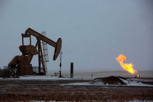 Πετρέλαιο: Κάτω από 82 δολ./βαρέλι το αμερικανικό αργό