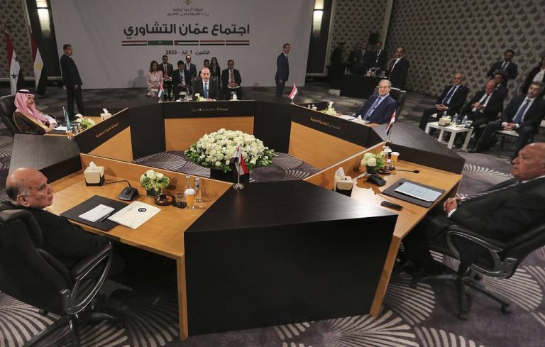 Απόψε οι Άραβες υπουργοί Εξωτερικών θα αποφασίσουν για την επιστροφή της Συρίας στο LAS