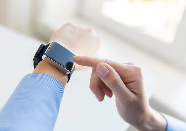 Τα νέα smartwatches αντιλαμβάνονται πότε αποκοιμάσαι και πότε χρήζεις βοήθεια SOS