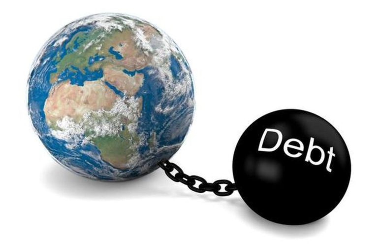 Το παγκόσμιο χρέος άγγιξε τα 305 τρισ. δολάρια