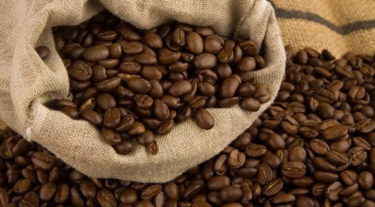 Η έλλειψη κόκκων robusta έχει αυξήσει την τιμή του φθηνότερου καφέ