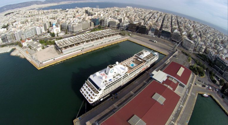 Σταματούν προσωρινά τρία βασικά υποχρεωτικά επενδυτικά έργα στο λιμάνι του Πειραιά