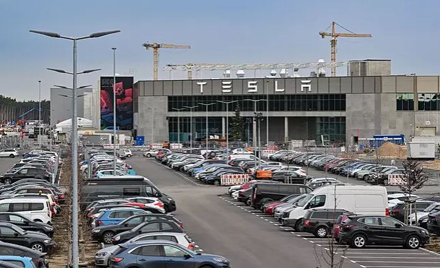 Συνεχίζονται οι διαπραγματεύσεις για την δημιουργία εργοστασίου της Tesla στην Ινδία