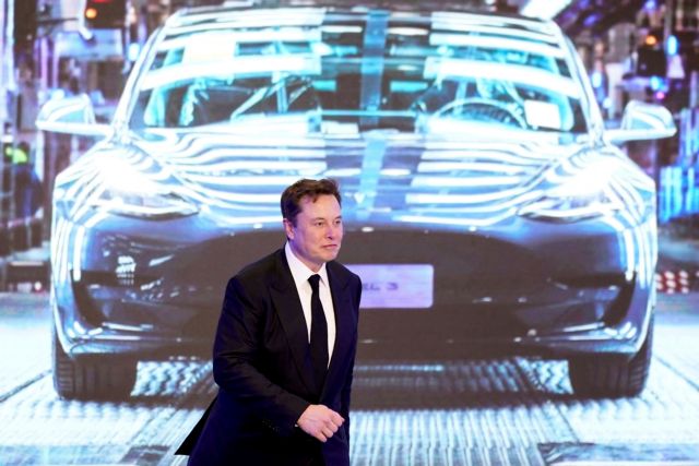 Tesla: Σε πανικό από τα χαμηλά κέρδη – Επιταχύνει την παρουσίαση νέων μοντέλων