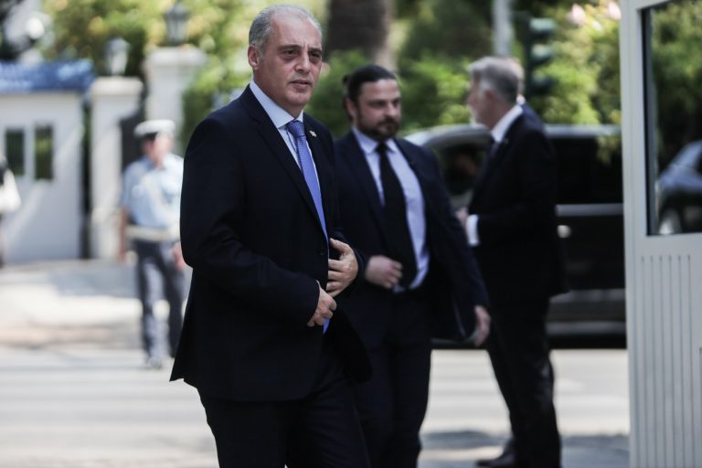 Περίμενε 5 χρόνια στη Βουλή ο Βελόπουλος για να μιλήσει για την Συμφωνία των Πρεσπών