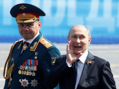 Ο Πούτιν και τα ρωσικά στρατεύματα γυρίζουν την πλάτη στον Σοϊγκού