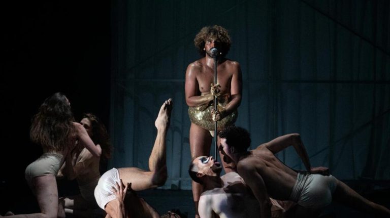 “Βακχες”: Η παράσταση της Έλλης Παπακωνσταντίνου έρχεται στην Αθήνα