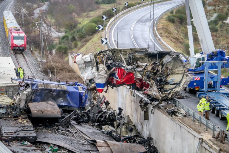 Το σιδηροδρομικό δυστύχημα στα Τέμπη για κάποιους θάφτηκε όμως για κάποιους άλλους μένει για πάντα ζωντανό