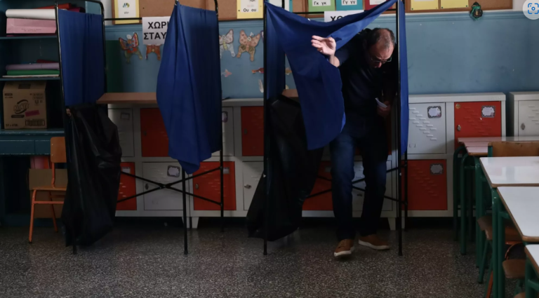 Εκλογές: Οι Ελληνες πολίτες προσέρχονται στις κάλπες με την ελπίδα ανάδειξης μιας σταθερής κυβέρνησης