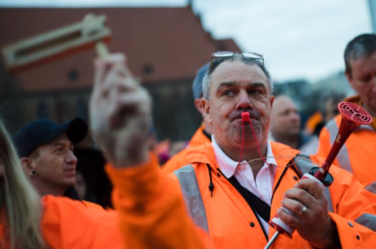 Σε 48ωρη απεργία έχουν κατέβει οι εργαζόμενοι στις αποθήκες της Amazon στην ανατολική Γερμανία