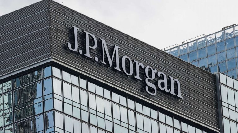 JP Morgan: Σε επενδυτική βαθμίδα μέχρι τέλους του έτους η Ελλάδα