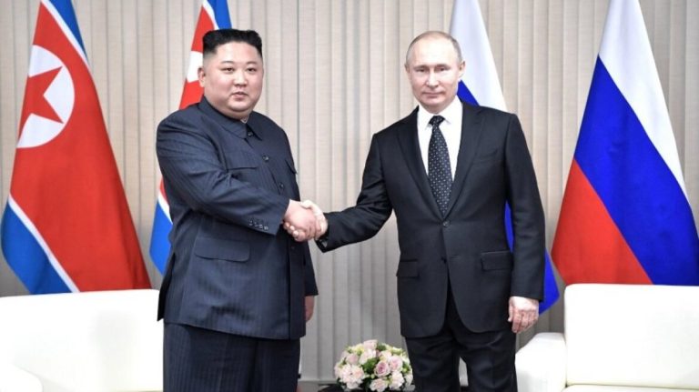Ο Κιμ Γιονγκ Ουν στηρίζει απόλυτα τον Πούτιν και τη Ρωσία