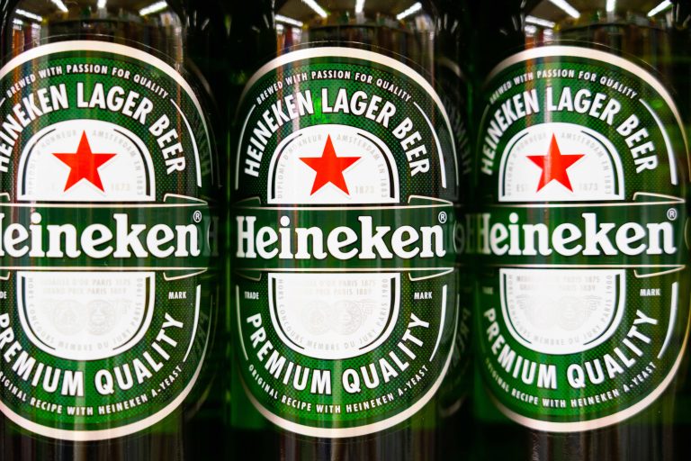 Heineken: Τεράστια πτώση στην κατανάλωση και στα κέρδη το α’ εξάμηνο