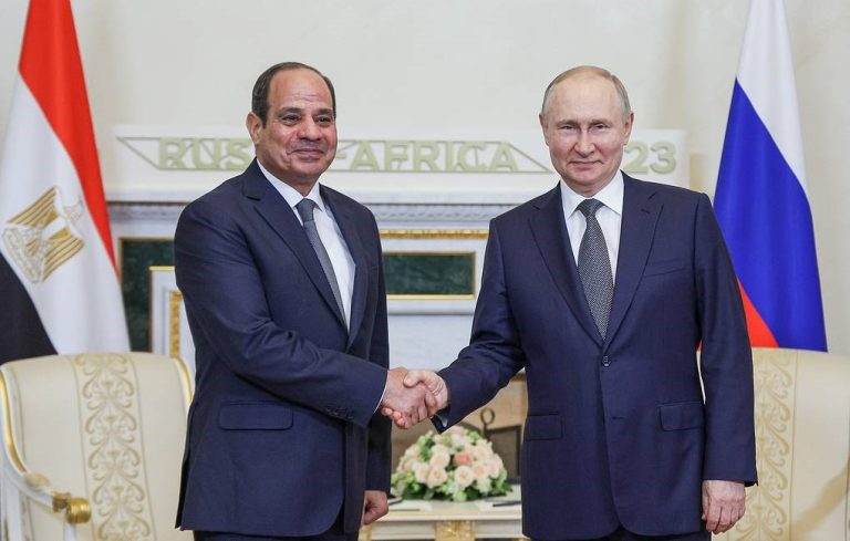 Ο Πούτιν ξεκινά διαπραγματεύσεις με τον Αιγύπτιο Ελ Σίσι