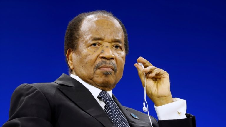 Ο ηγέτης του Καμερούν φτάνει στην Αγία Πετρούπολη για τη Σύνοδο Κορυφής Ρωσίας-Αφρικής