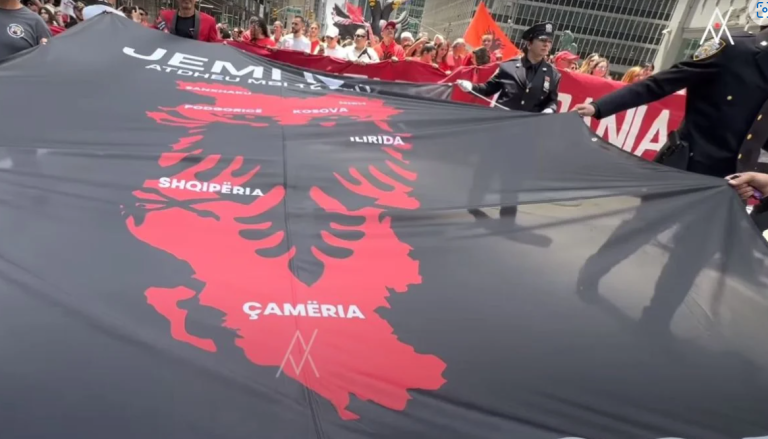 Με ανθελληνικά πανό Αλβανοί εθνικιστές παρελαύνουν στη Νέα Υόρκη