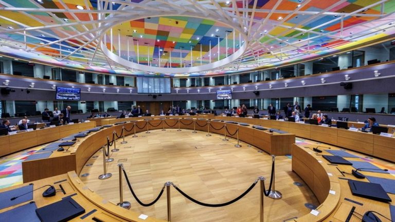 Συστάσεις και στενό μαρκάρισμα για δημοσιονομικά και οικονομικά από Eurogroup