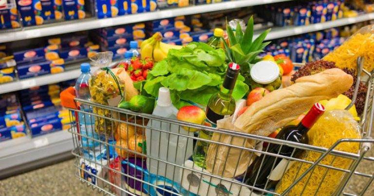 ΙΕΛΚΑ: Οι Έλληνες καταναλωτές μειώνουν τις δαπάνες αλλάζοντας τις διατροφικές τους συνήθειες