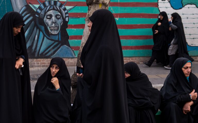Η αστυνομία ηθικής του Ιράν ξαναρχίζει επίσημα τις περιπολίες στους δρόμους