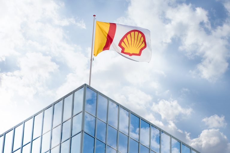 Shell: Παρουσίασε πτώση 56% των κερδών το β’ τρίμηνο